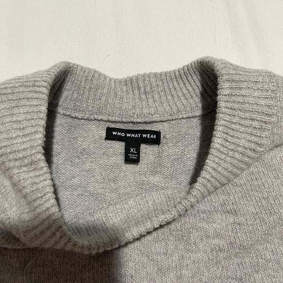Who What Wear gray sweater with fun detailed flared sleeves size xl - Picture 5 of 5